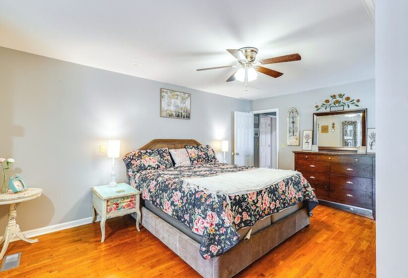 Pet Friendly Falkville Home On A Working Farm!