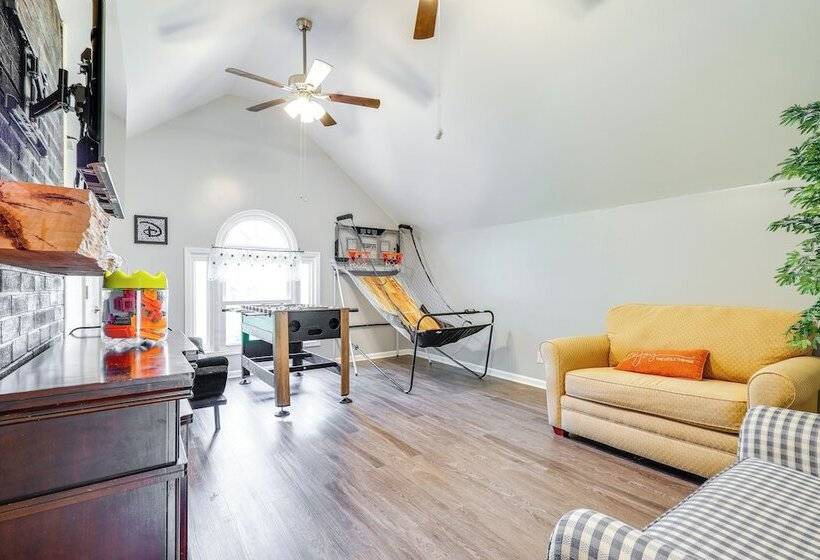 Pet Friendly Falkville Home On A Working Farm!