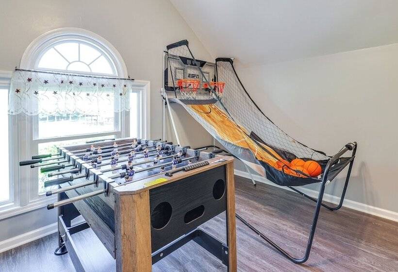 Pet Friendly Falkville Home On A Working Farm!