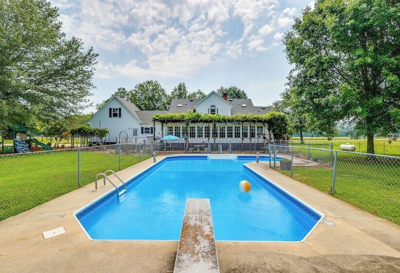 Pet Friendly Falkville Home On A Working Farm!