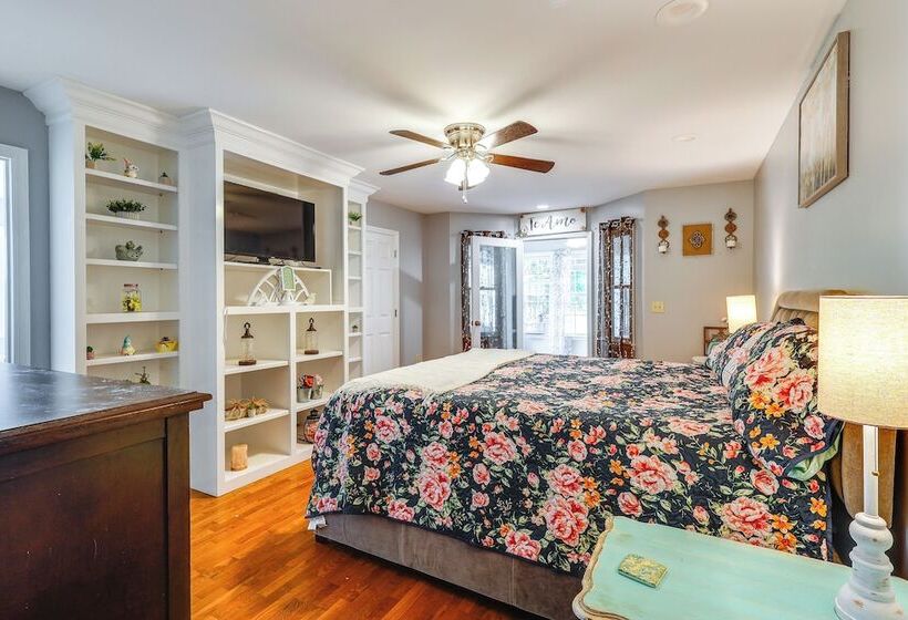 Pet Friendly Falkville Home On A Working Farm!