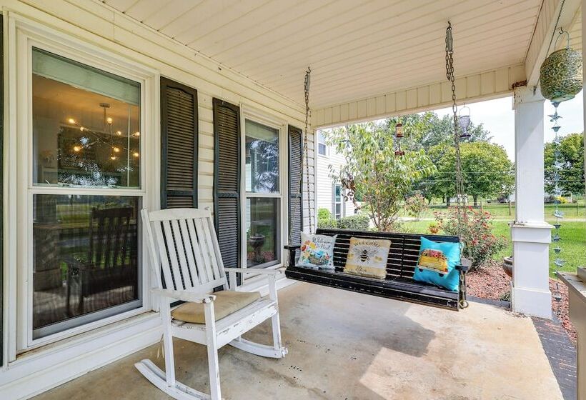 Pet Friendly Falkville Home On A Working Farm!