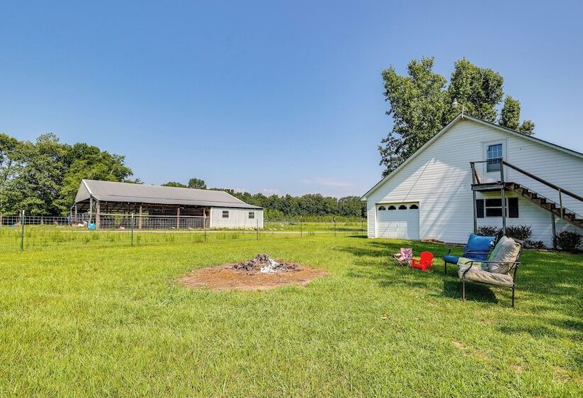 Pet Friendly Falkville Home On A Working Farm!