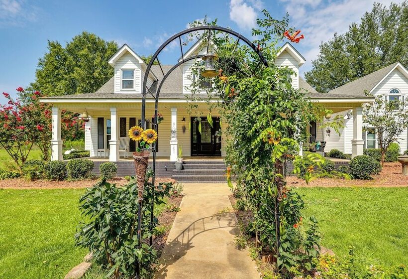 Pet Friendly Falkville Home On A Working Farm!