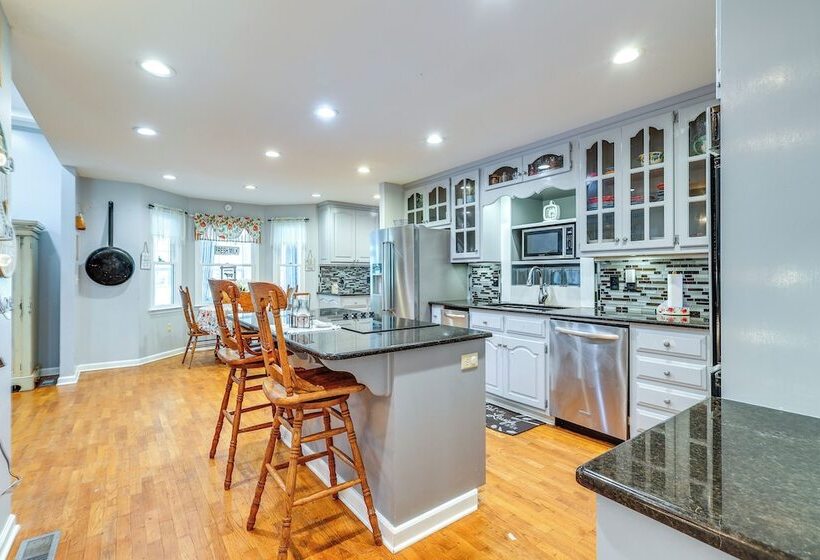 Pet Friendly Falkville Home On A Working Farm!