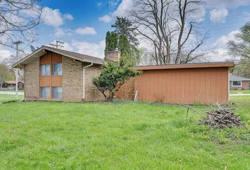 Pet Friendly Rockford Home Near Skiing & Hiking!