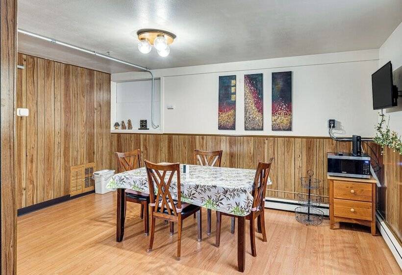 Pet Friendly Rockford Home Near Skiing & Hiking!