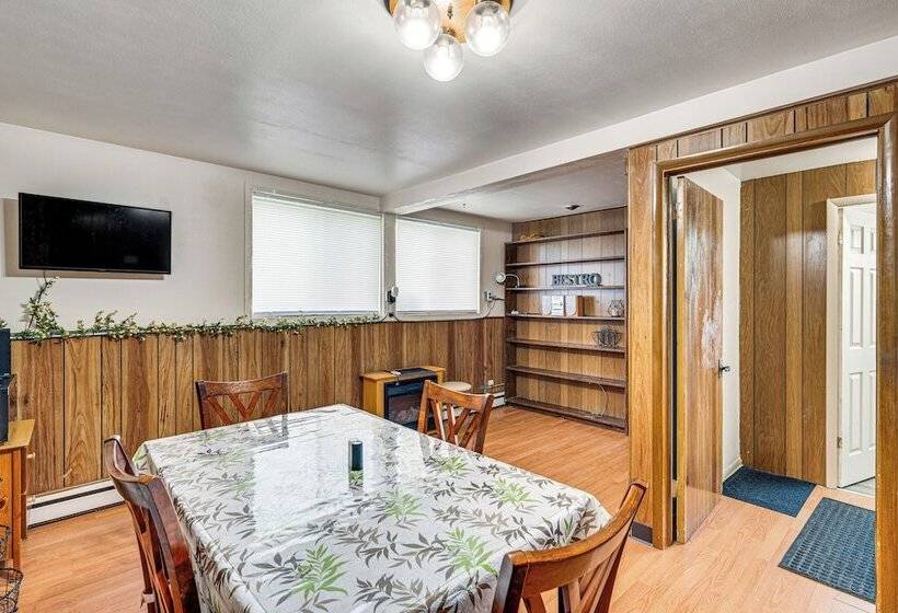 Pet Friendly Rockford Home Near Skiing & Hiking!