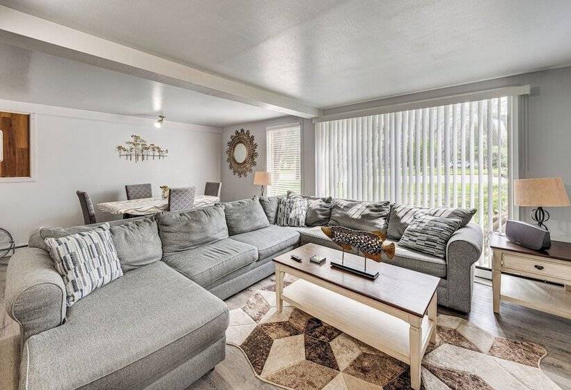 Pet Friendly Rockford Home Near Skiing & Hiking!