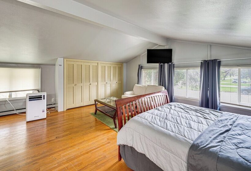 Pet Friendly Rockford Home Near Skiing & Hiking!