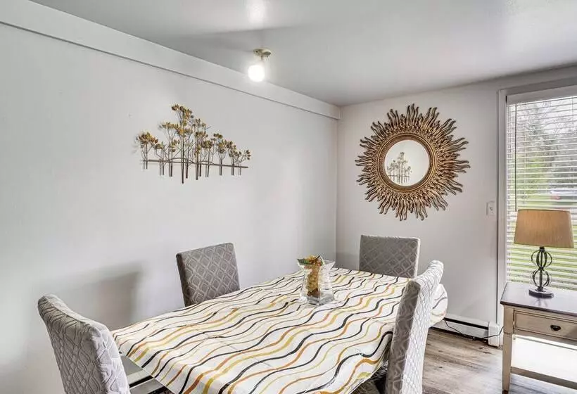 Pet Friendly Rockford Home Near Skiing & Hiking!