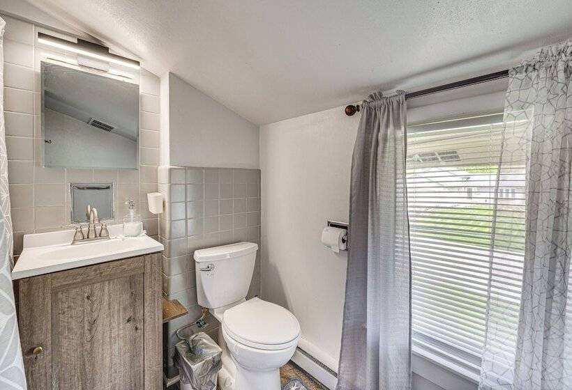 Pet Friendly Rockford Home Near Skiing & Hiking!