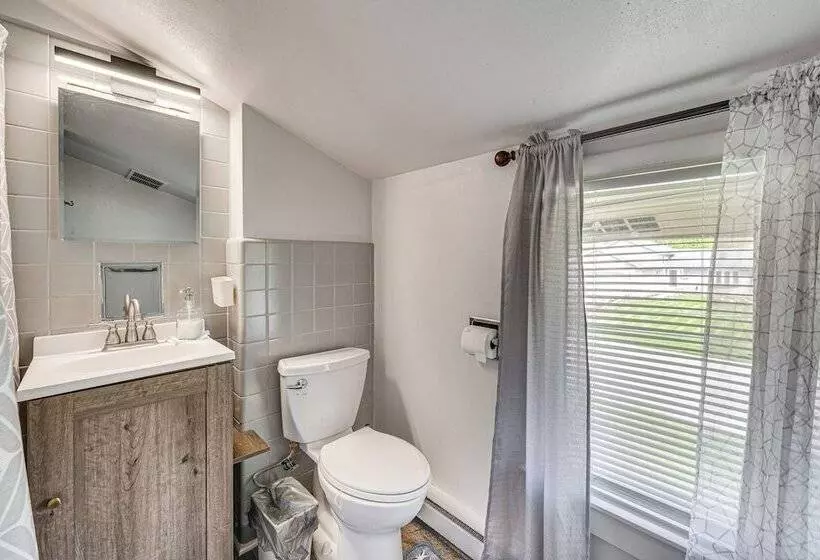 Pet Friendly Rockford Home Near Skiing & Hiking!