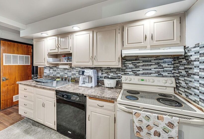 Pet Friendly Rockford Home Near Skiing & Hiking!