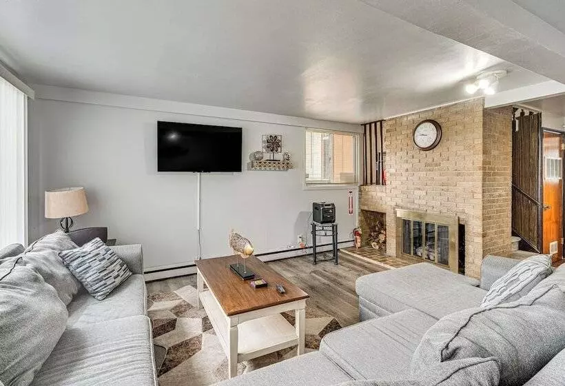Pet Friendly Rockford Home Near Skiing & Hiking!