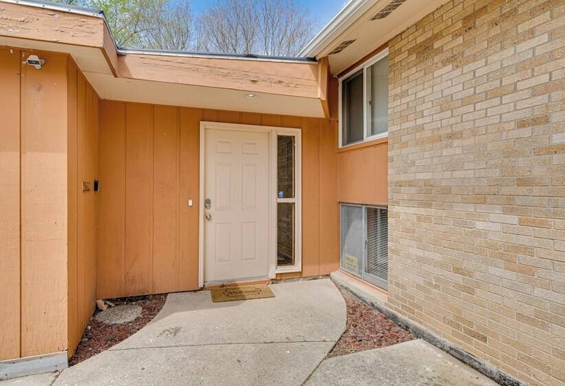 Pet Friendly Rockford Home Near Skiing & Hiking!