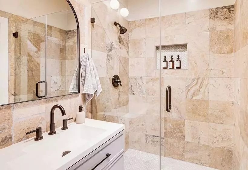 Deck & Pool Access: Pine Mountain Club Cabin!