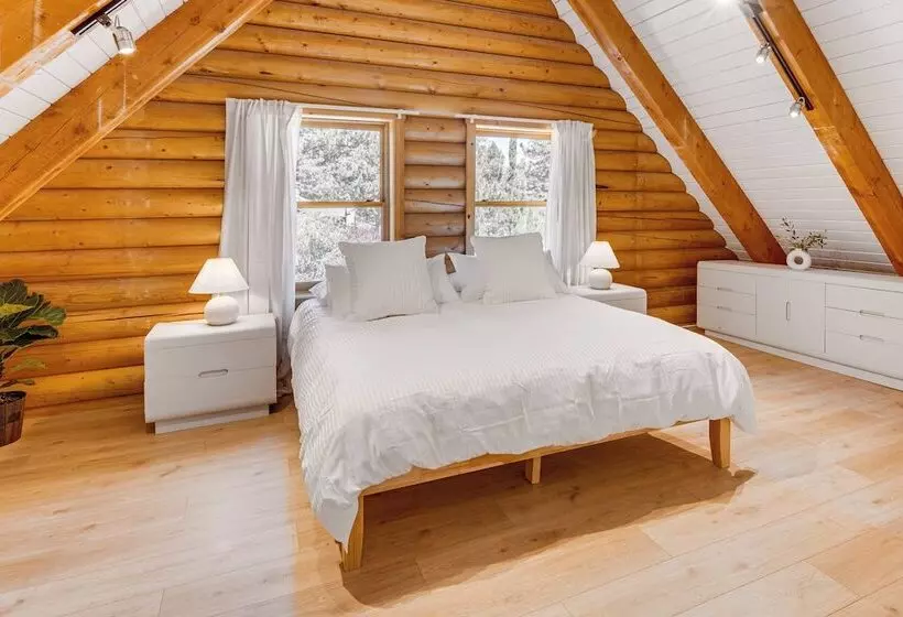 Deck & Pool Access: Pine Mountain Club Cabin!