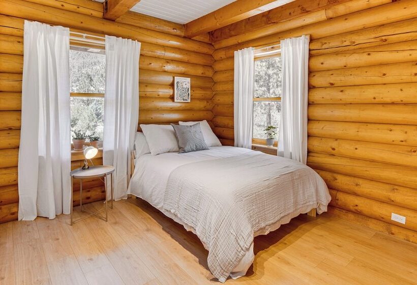 Deck & Pool Access: Pine Mountain Club Cabin!