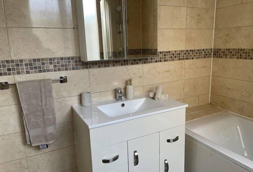 اقامتگاه Dartford Family Retreat