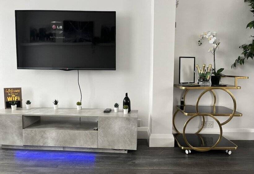 اقامتگاه Dartford Family Retreat