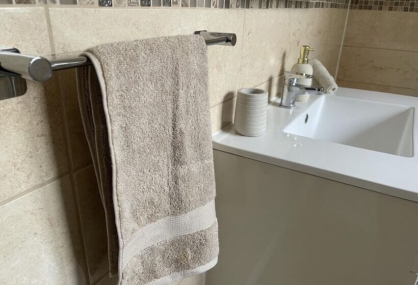 اقامتگاه Dartford Family Retreat