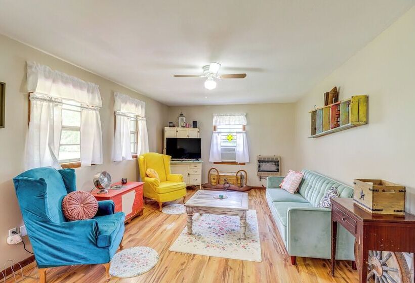 Horses Welcome: Marble Falls Home W/ Grill!