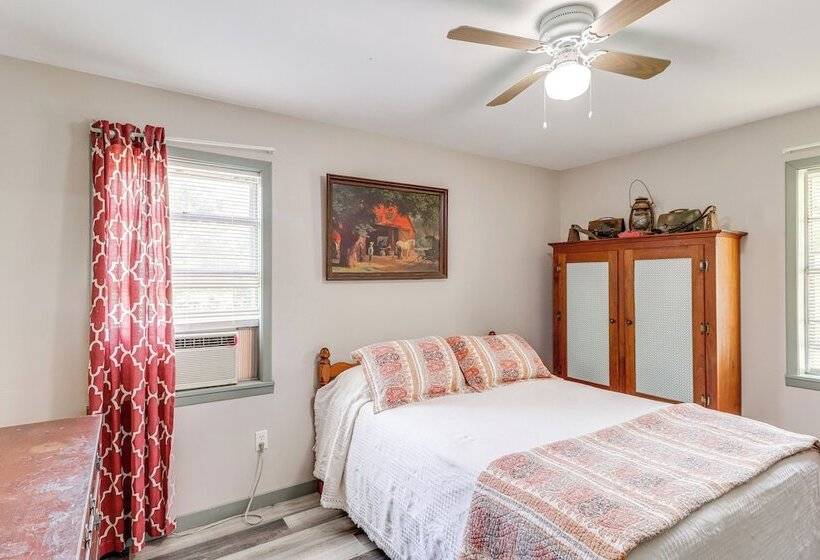 Horses Welcome: Marble Falls Home W/ Grill!