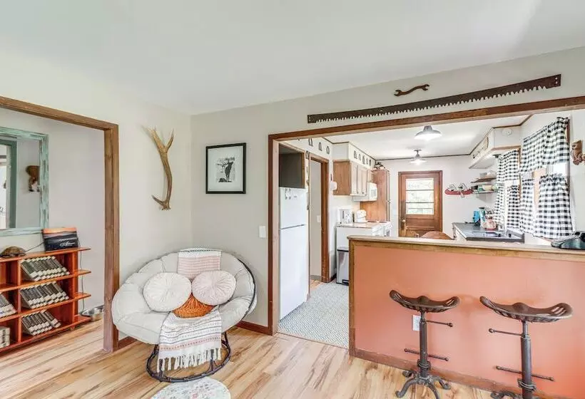 Horses Welcome: Marble Falls Home W/ Grill!