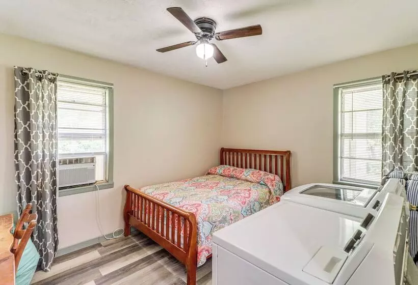 Horses Welcome: Marble Falls Home W/ Grill!