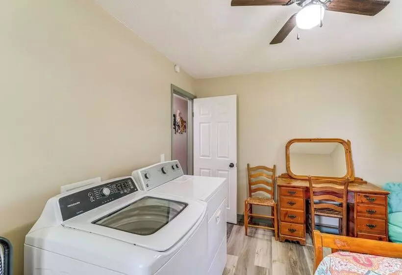 Horses Welcome: Marble Falls Home W/ Grill!