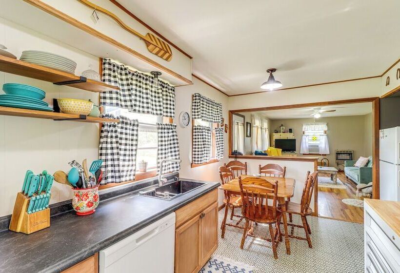 Horses Welcome: Marble Falls Home W/ Grill!