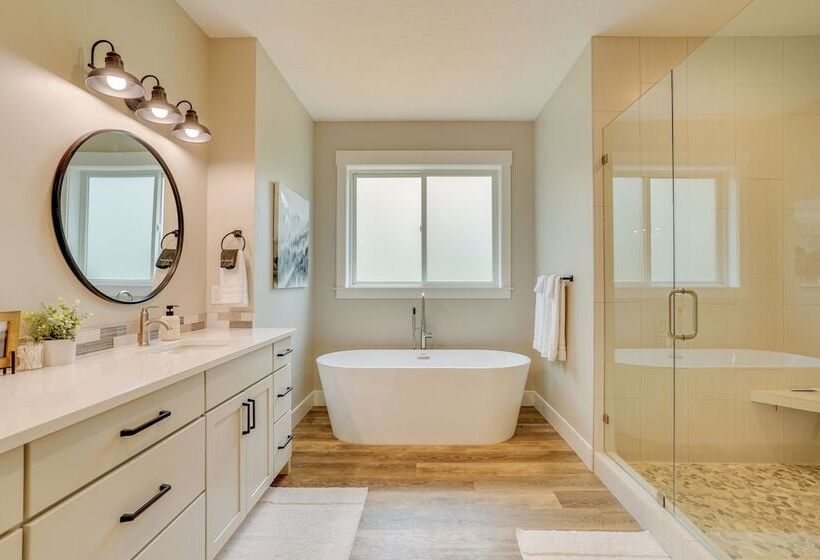 Spacious Donnelly Family Home W/ Private Hot Tub!