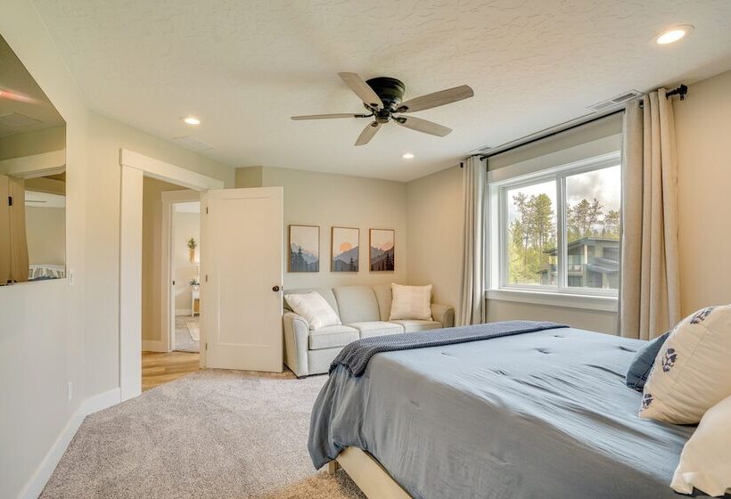 Spacious Donnelly Family Home W/ Private Hot Tub!