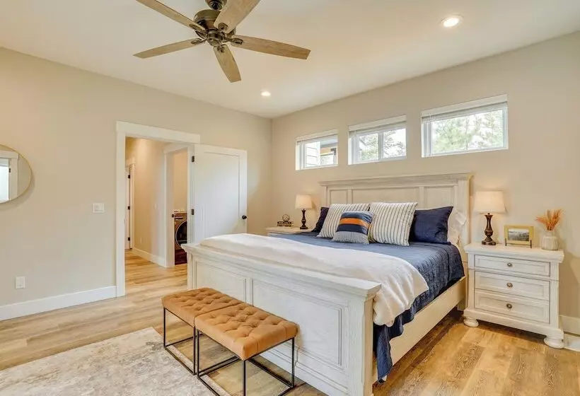 Spacious Donnelly Family Home W/ Private Hot Tub!