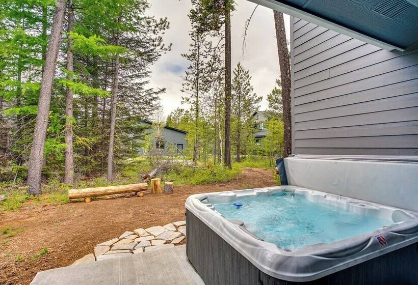 Spacious Donnelly Family Home W/ Private Hot Tub!