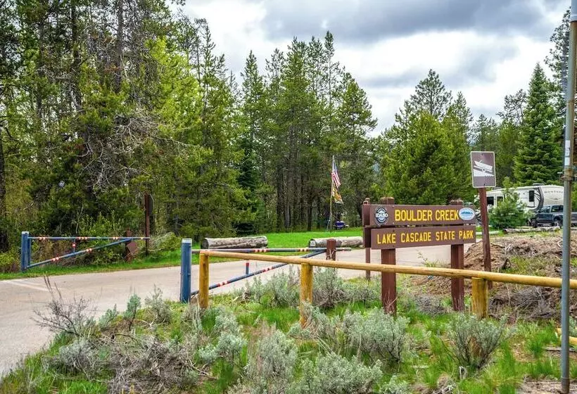 Spacious Donnelly Family Home W/ Private Hot Tub!