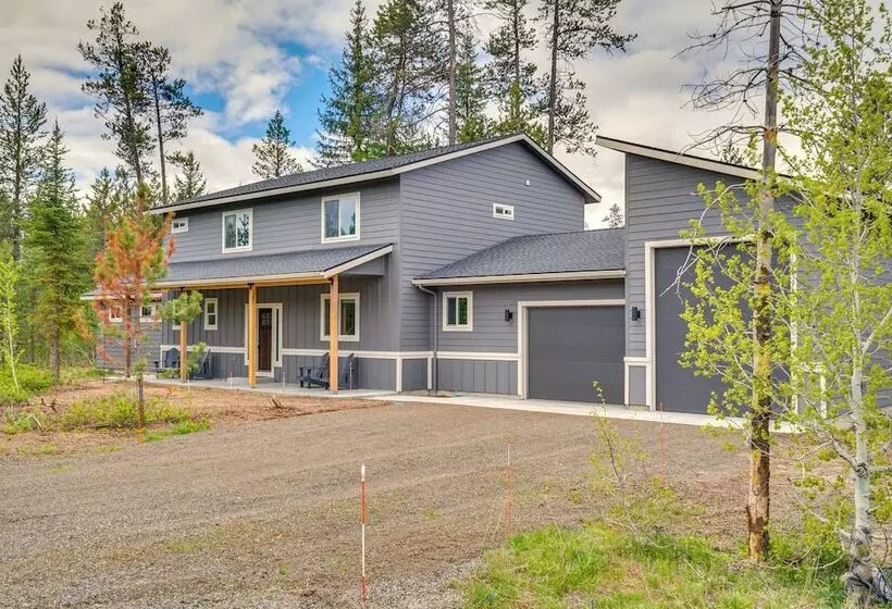 Spacious Donnelly Family Home W/ Private Hot Tub!