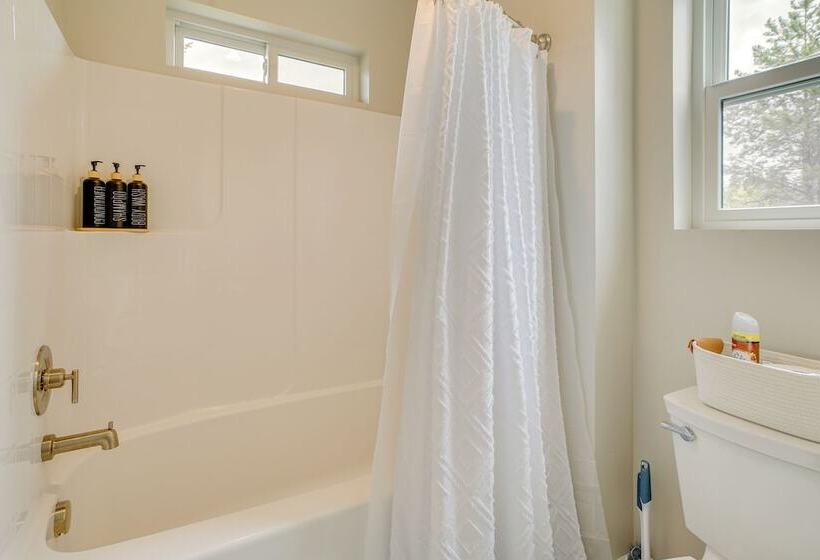 Spacious Donnelly Family Home W/ Private Hot Tub!