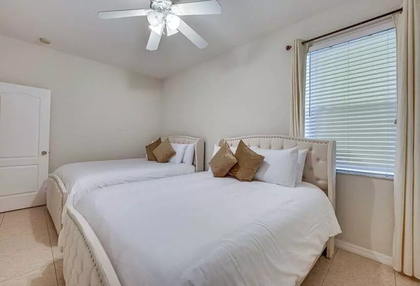 Private Pool: Spacious & Elegant Haines City Home!