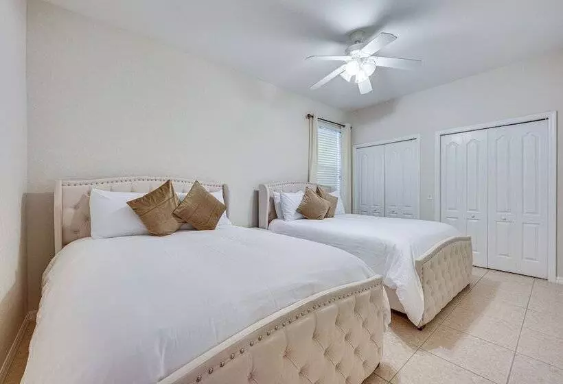 Private Pool: Spacious & Elegant Haines City Home!