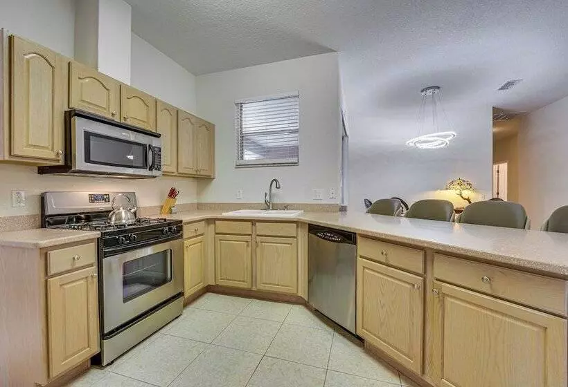 Private Pool: Spacious & Elegant Haines City Home!