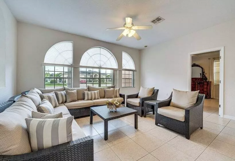 Private Pool: Spacious & Elegant Haines City Home!