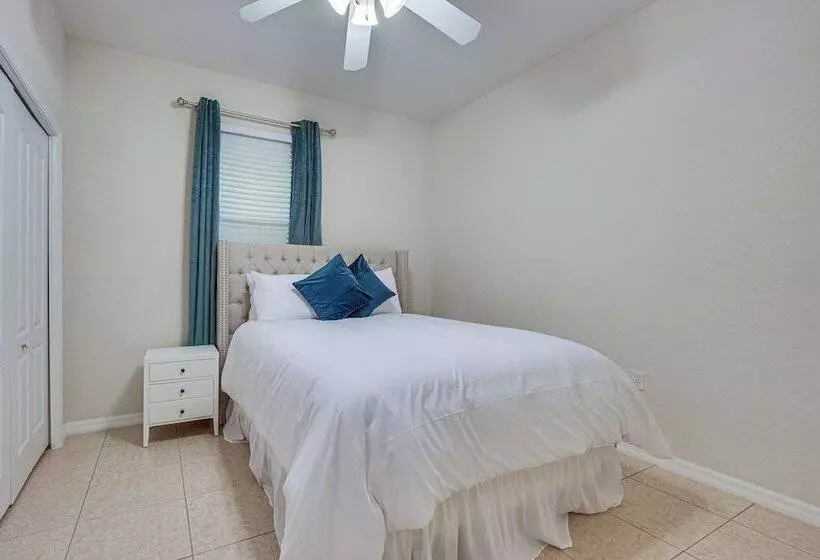 Private Pool: Spacious & Elegant Haines City Home!