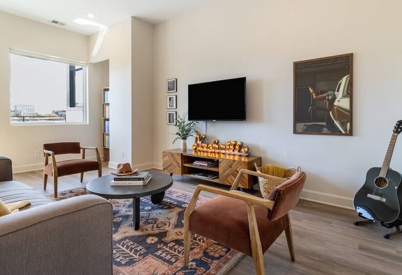 The Conway 5 Br Buyout W/ Deck In Music City