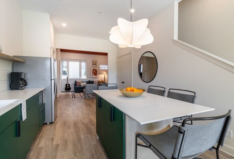 The Conway 5 Br Buyout W/ Deck In Music City