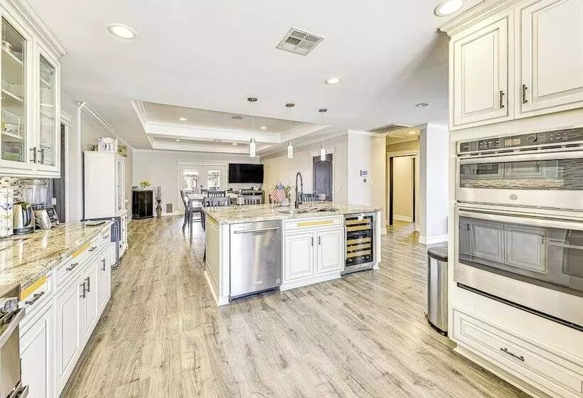 West Covina Gem W/ Pool: 25 Mi To Disneyland!