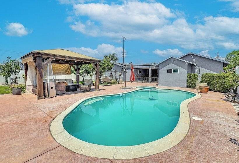 West Covina Gem W/ Pool: 25 Mi To Disneyland!