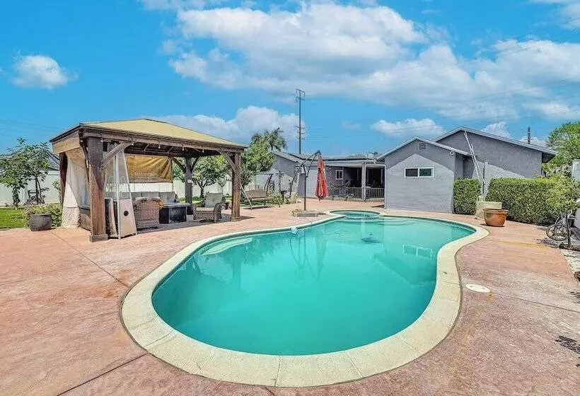 West Covina Gem W/ Pool: 25 Mi To Disneyland!