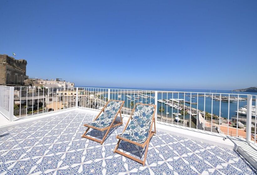 تختخواب و صبحانه King Suite   Luxury Rooms